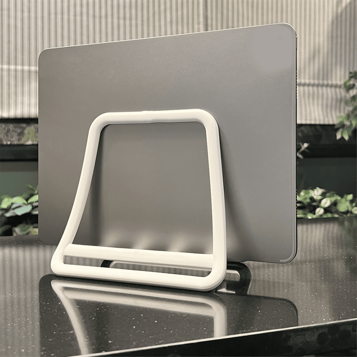 Vertical Desk Rack for Laptops and Tablets, Adjustable Width, Black - Image 6
